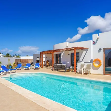 Luar Villa *
