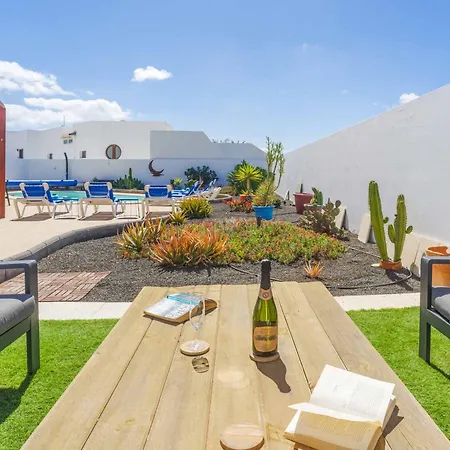 Luar Villa *
